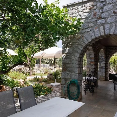 Castello Di Haria Hotel apartamentowy Kalos (Laconia)
